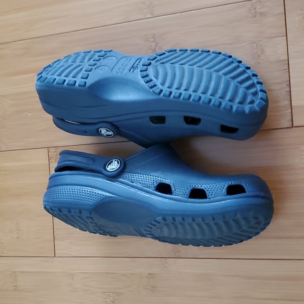 Crocs Original Clogs Sz 5 - Gem